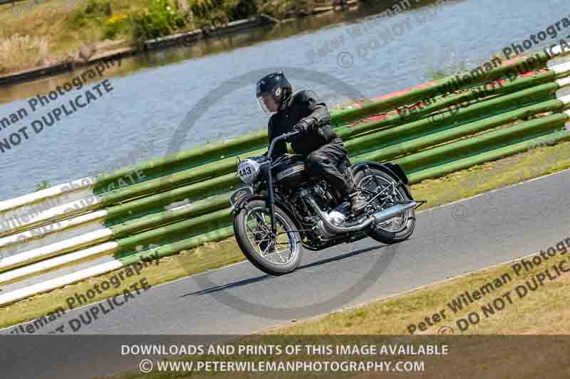 Vintage motorcycle club;eventdigitalimages;mallory park;mallory park trackday photographs;no limits trackdays;peter wileman photography;trackday digital images;trackday photos;vmcc festival 1000 bikes photographs